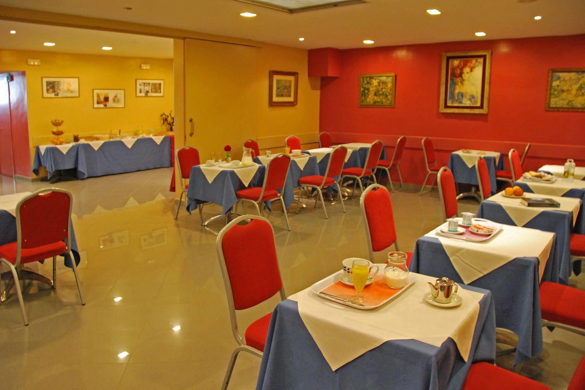 Hotel Piccadilly סיטגס מראה חיצוני תמונה