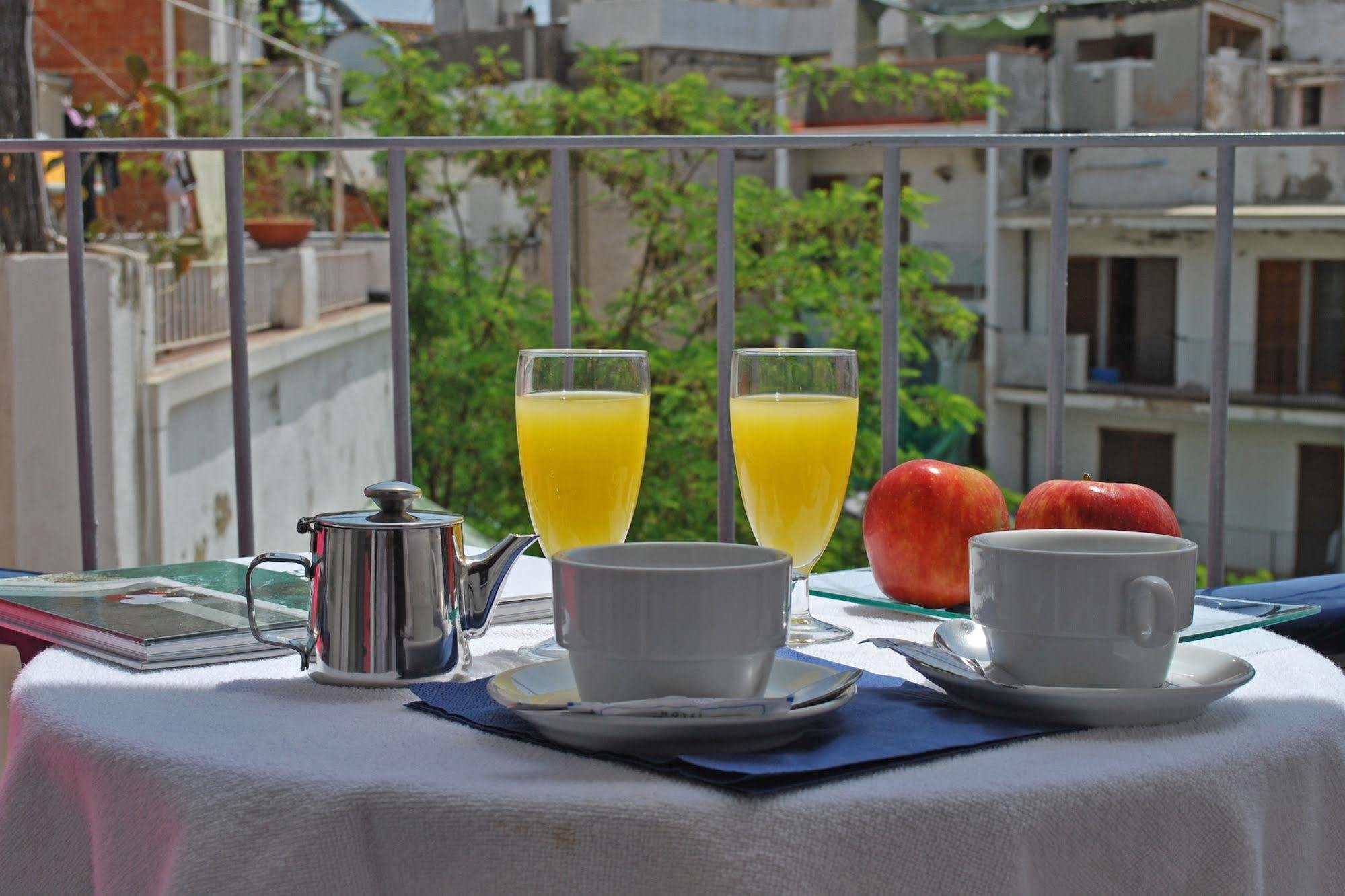 Hotel Piccadilly סיטגס מראה חיצוני תמונה